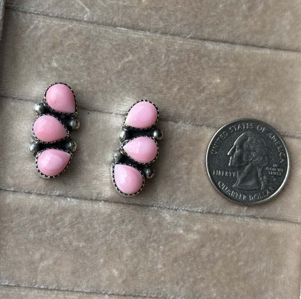 Hiram Largo Native Sterling Silver Pink Conch Cluster Stud Earrings